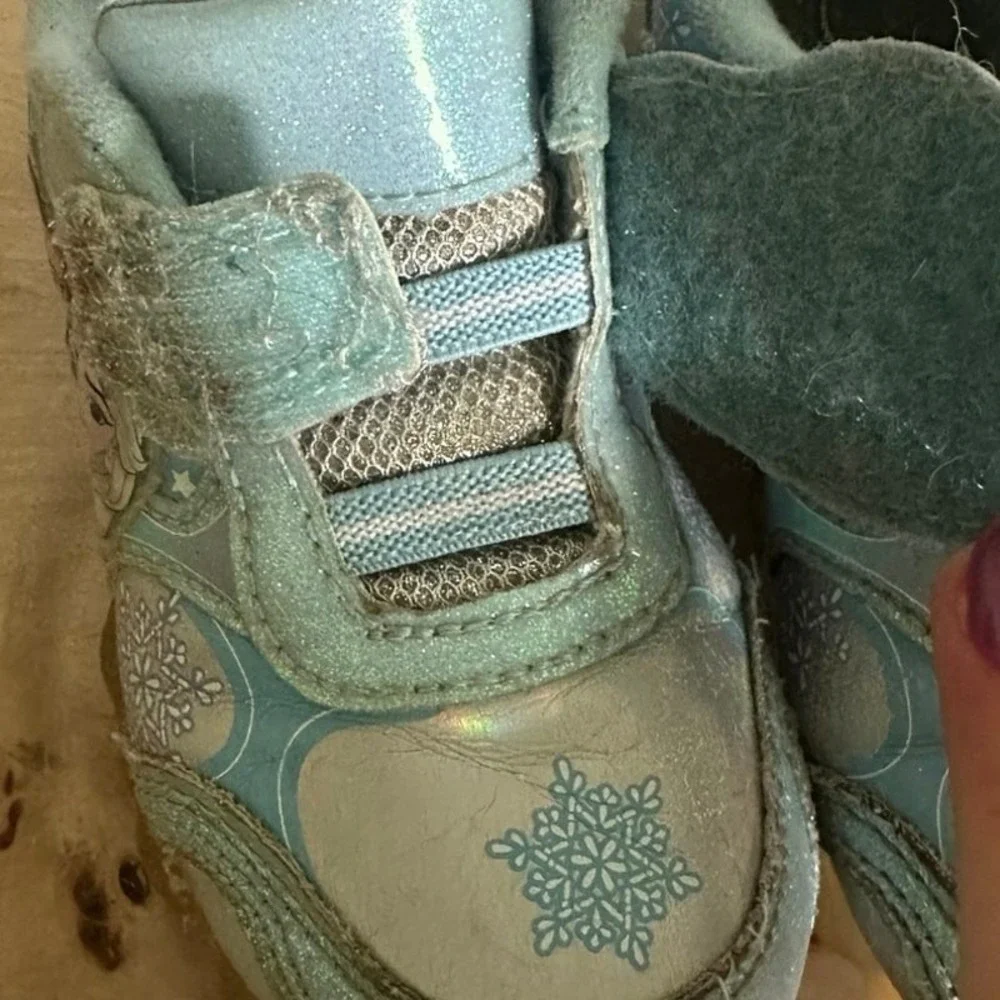 Disney Frozen Light-Up Sneakers Toddler Girls Size 7 – Elsa & Anna Glitter Shoes